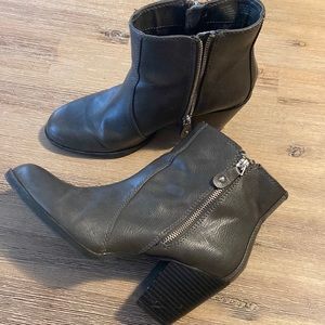 Simply Vera Grey Booties